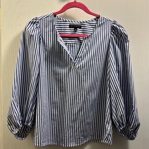 Banana Republic ladies small striped top. Poof long sleeves. V neck. Size small